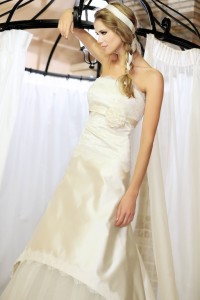 Abito in duchesse di seta e pizzo Chantilly