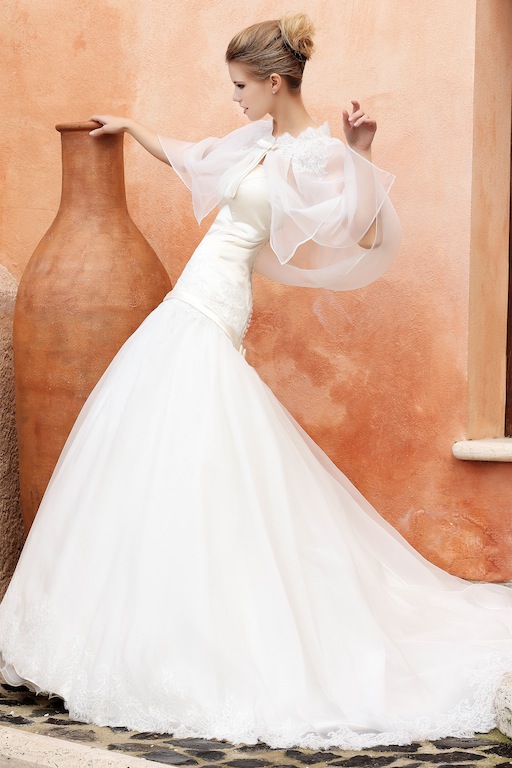 Abito intero in duchesse di seta con corpetto a vita bassa e gonna